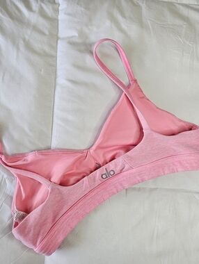 Alo Yoga Alosoft Lounge Bra Macaron Pink
